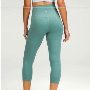 🍋NWOT Lululemon Align 22"  Crop